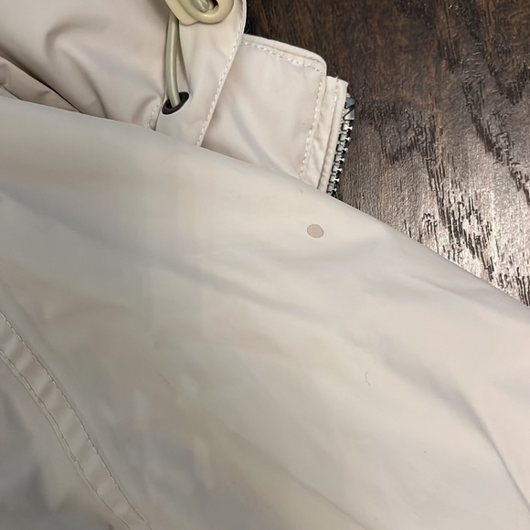 Barely worn storm tech. One stain from Coca-Cola - Picture 3 of 3